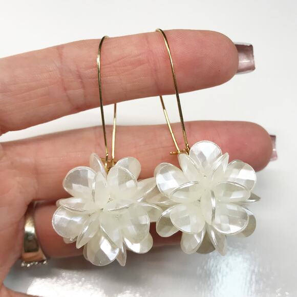 Elegant Cluster Earrings Jewelry Gift For Women White Flower Ball Drop Cluster - Picture 1 of 10